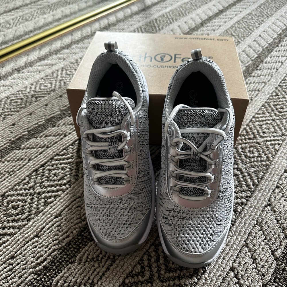 NIB Orthofeet Sandy Silver Athletic Shoes. Size 7.5 - Picture 2 of 4